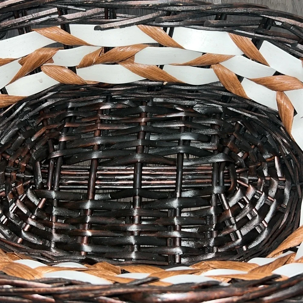 Weaved multicolor basket